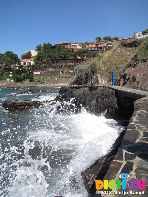 SX27767 Spray of waves in Collioure